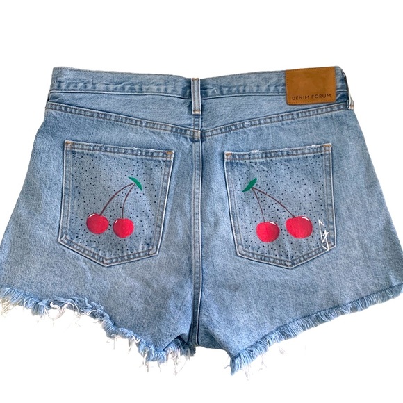 XL Denim Forum Ex-Boyfriend Relaxed Hi-Rise Jean cut-off Shorts - Picture 1 of 4